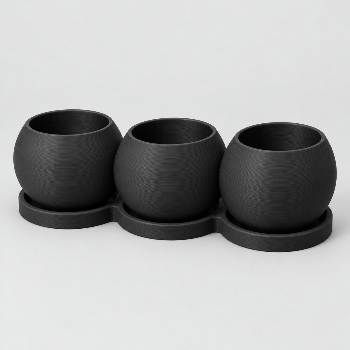 Kit 3 Vasos Decorativos Trio – Mini Cachepôs com Bandeja em Preto — imagem ilustrativa Milanzi