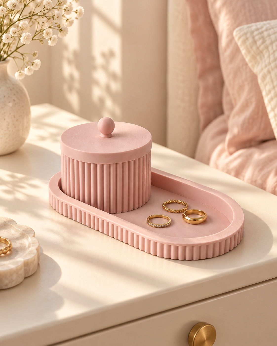 Kit Bandeja Oval e Pote Decorativo Royal rosa em ambiente decorado — objetos de cena não inclusos