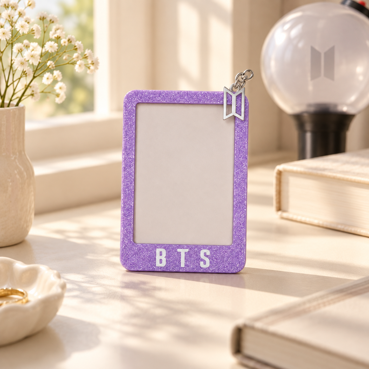 Porta-Photocard BTS 8,5 × 5,5 cm em ambiente — foto ilustrativa Milanzi